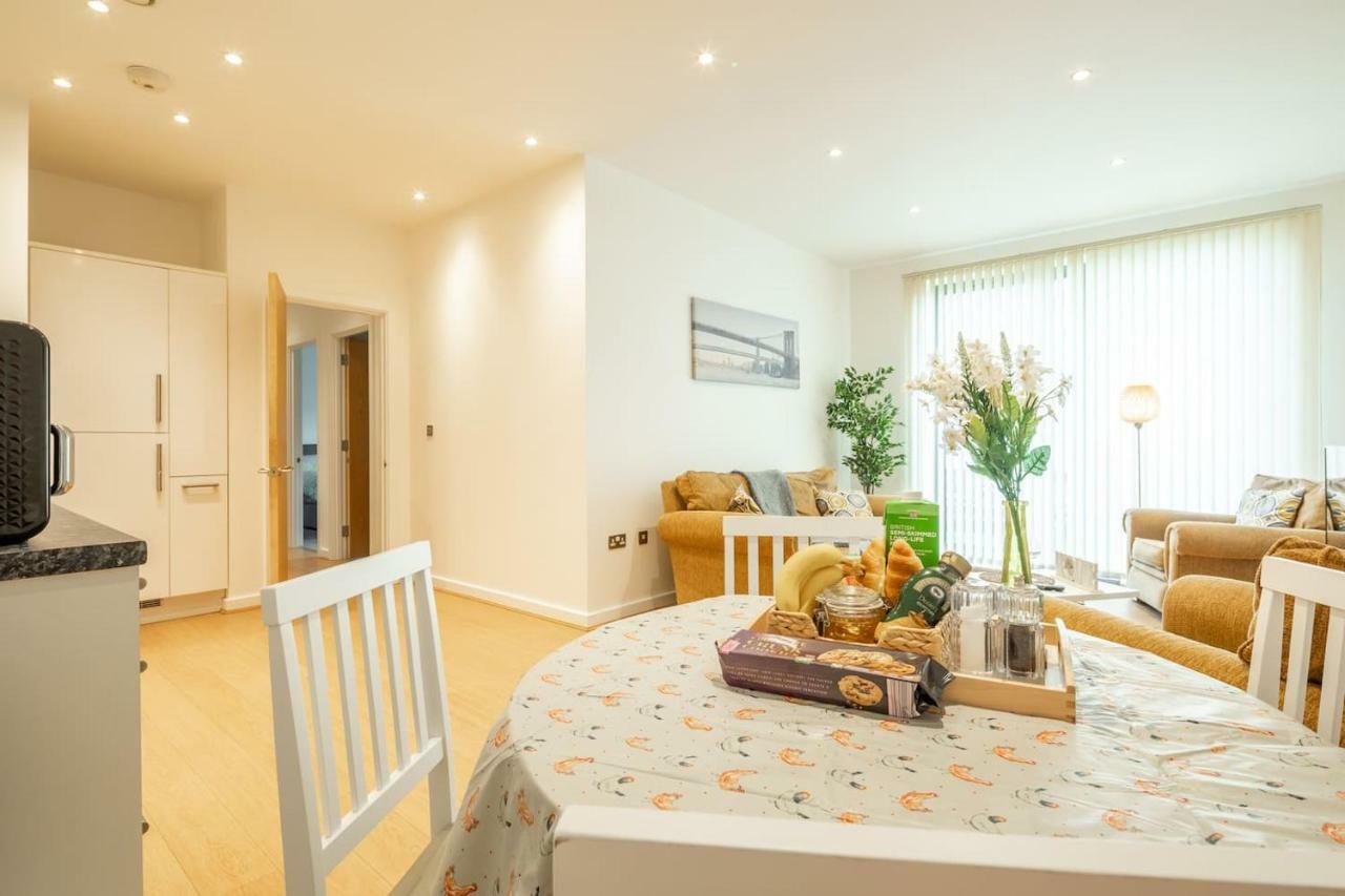 Central Bedford: Two Bedrooms, Breakfast Basket Exterior foto