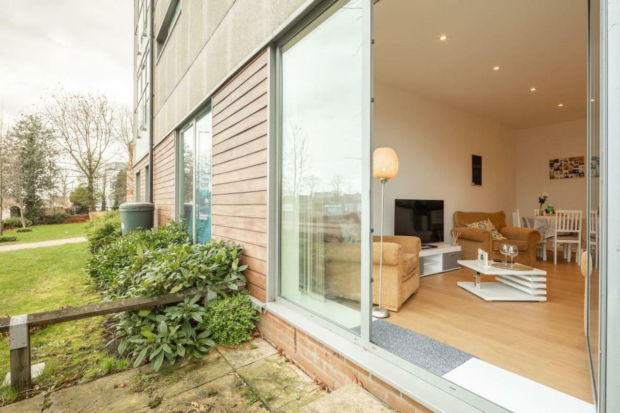 Central Bedford: Two Bedrooms, Breakfast Basket Exterior foto